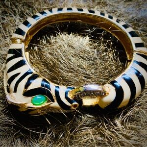 VINTAGE  ENAMEL ZEBRA CLAMP BRACELET BY CINER | USED | GREAT CONDITION